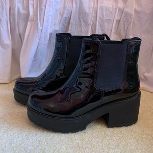 Vagabond Dioon-260 Patent Leather Chelsea Boot